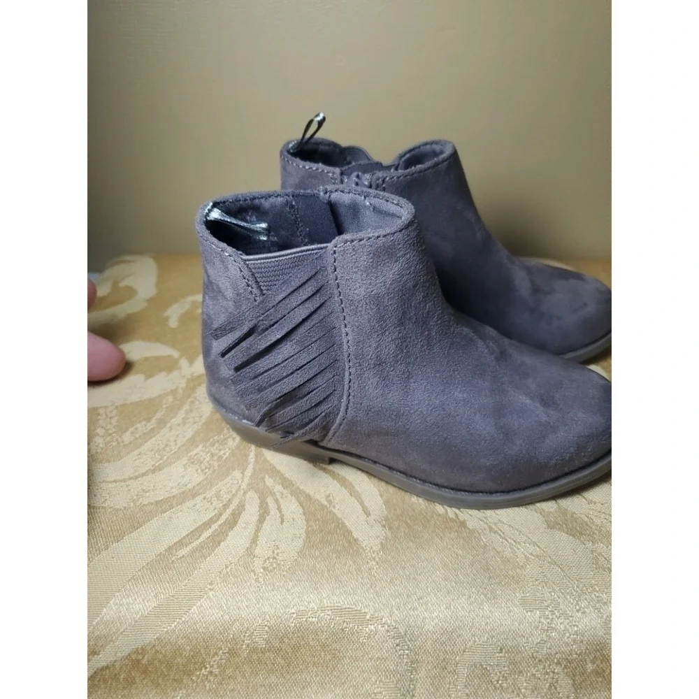 Old Navy Size 7 Fringe Ankle Boots Kids Grey Faux Suede Side Zip‎ Booties Boho